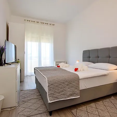 F Apa Apartment