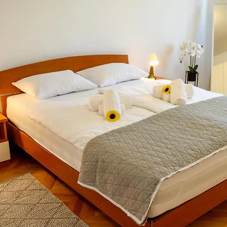F Apa Apartment *