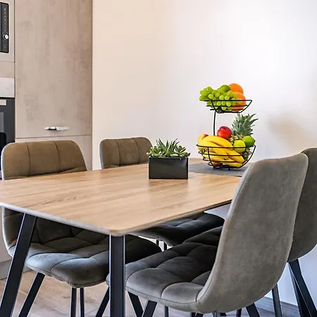 Apartment F Apa