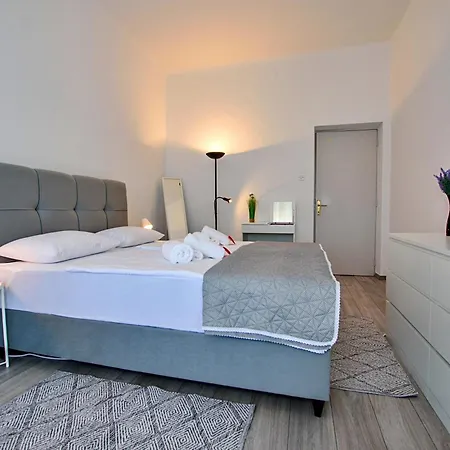 F Apa Apartment